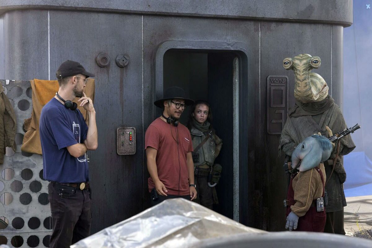Daniel Scheinert und Daniel Kwan am Set von Star Wars: Skeleton Crew.