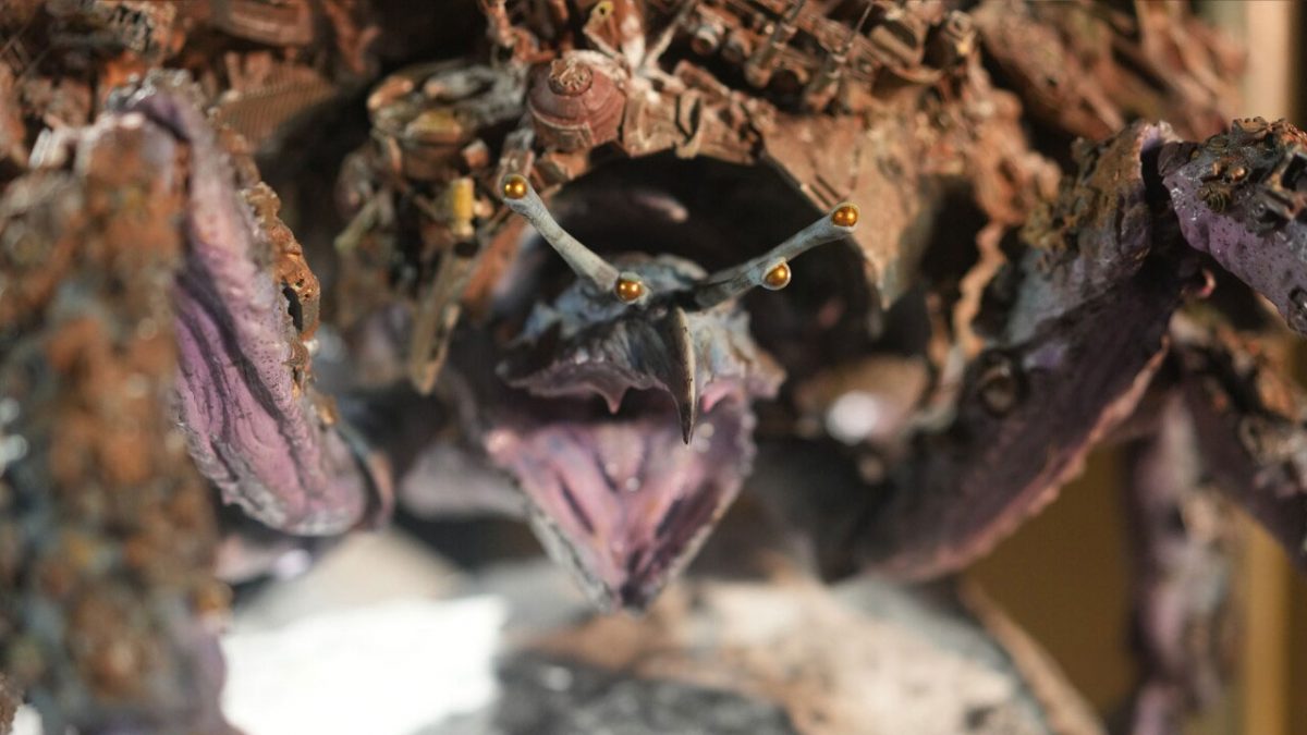 Detailaufnahme des Gesichts der Riesenkrabbe in Skeleton Crew