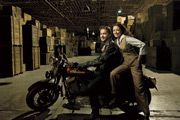 Shia LaBeouf und Karen Allen am Set von'Indiana Jones und das Königreich des Kristallschädels'