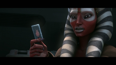 Shaak Ti hält den Tumor des toten Klonkadetten in den Händen. © 2014 Lucasfilm Ltd. / SUPER RTL