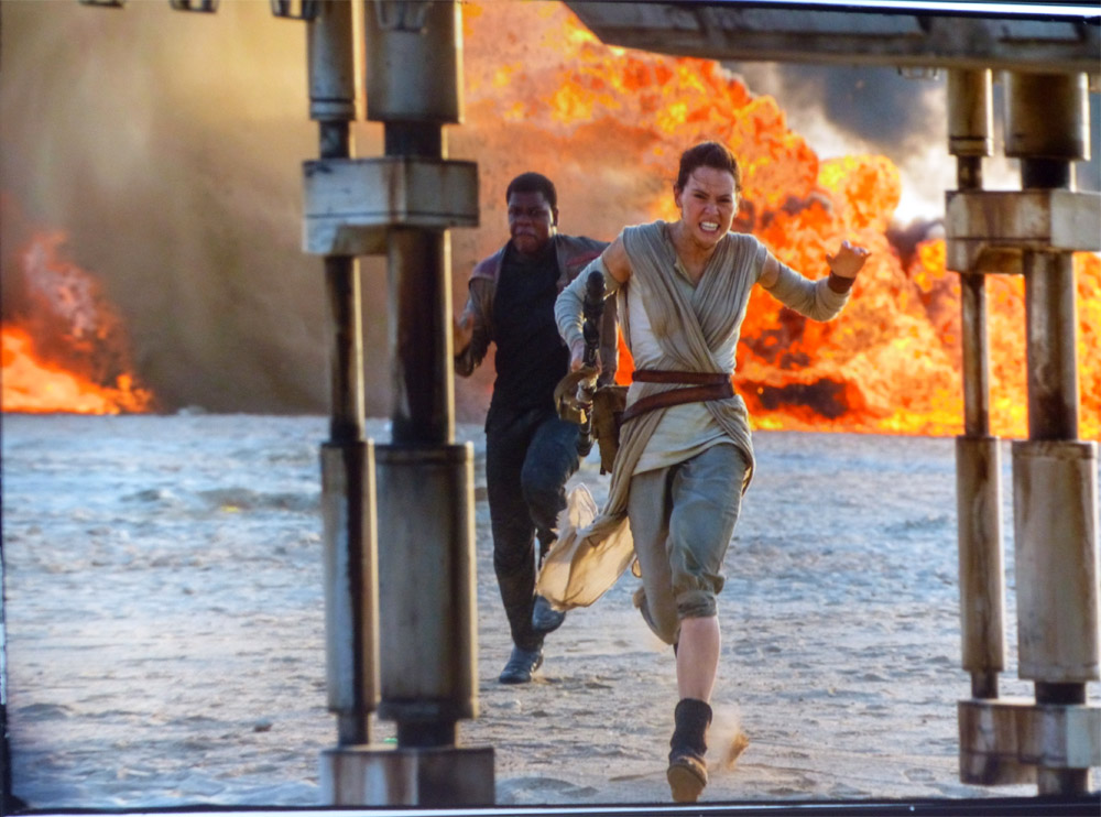 Flüchten Rey und Finn hier in den Millennium Falcon?