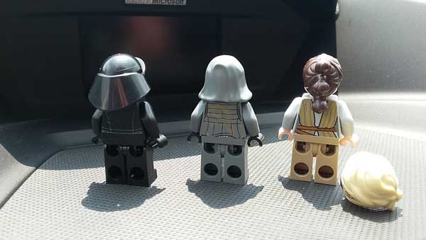 Rey und zwei weitere Figuren aus TFA