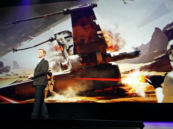 Konzeptzeichnungen zu <i>Die Schlacht von Jakku</i>„></div><p>Außerdem stellte Adam Boyes von PlayStation eine Sonderedition der PS4 im Darth Vader-Look vor, die ab dem 17. November in zwei Bundles verfügbar sein wird: Eins für <i>Star Wars Battlefront</i> und eins für <i>Disney Infinity 3.0</i>.</p>
<div align=