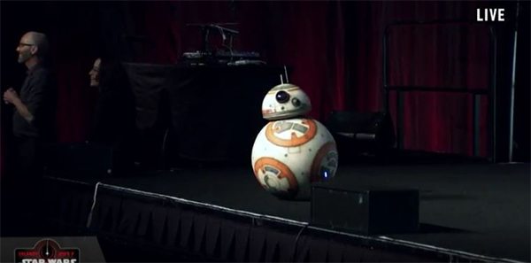 BB8 kommt auf die Bühne