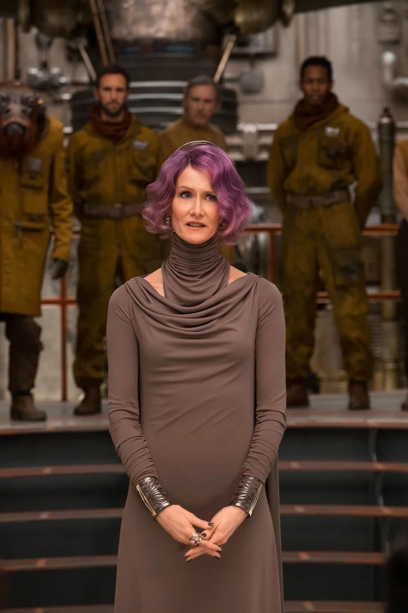 Laura Dern als Amilyn Holdo