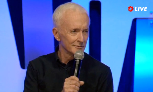 Anthony Daniels ist da
