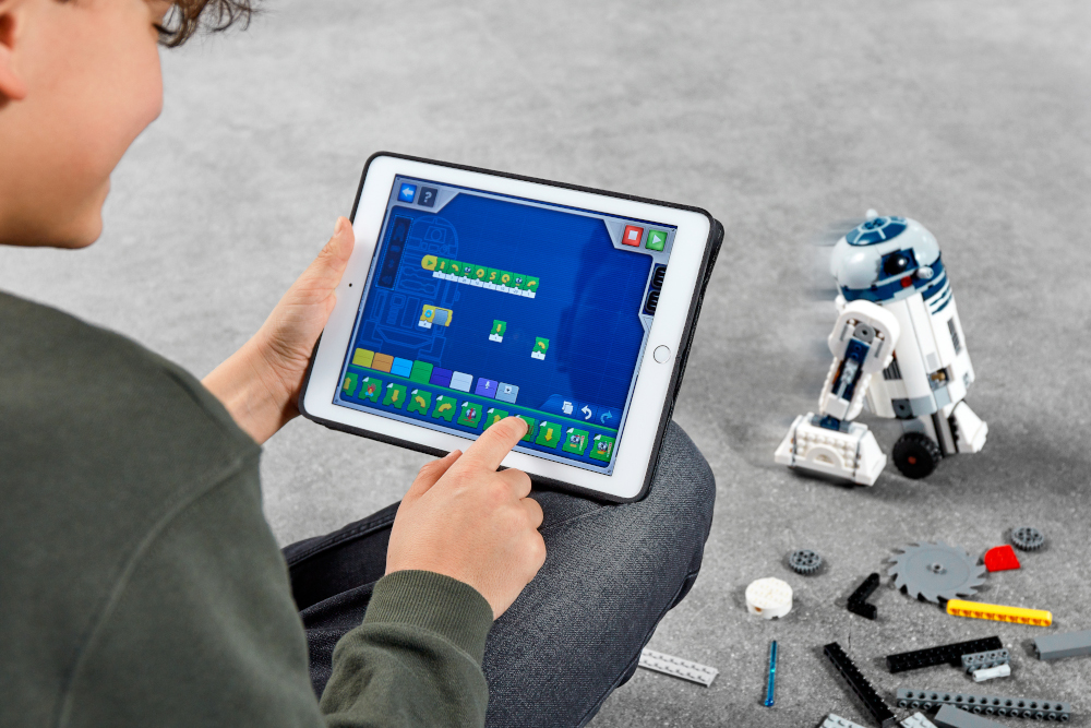 © 2019 The LEGO Group. © & TM Lucasfilm Ltd.