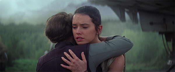 Daisy Ridley & Carrie Fisher in „Das Erwachen der Macht“
