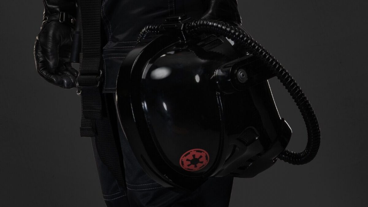 Cassian Andor im TIE-Prototyp-Pilotenanzug