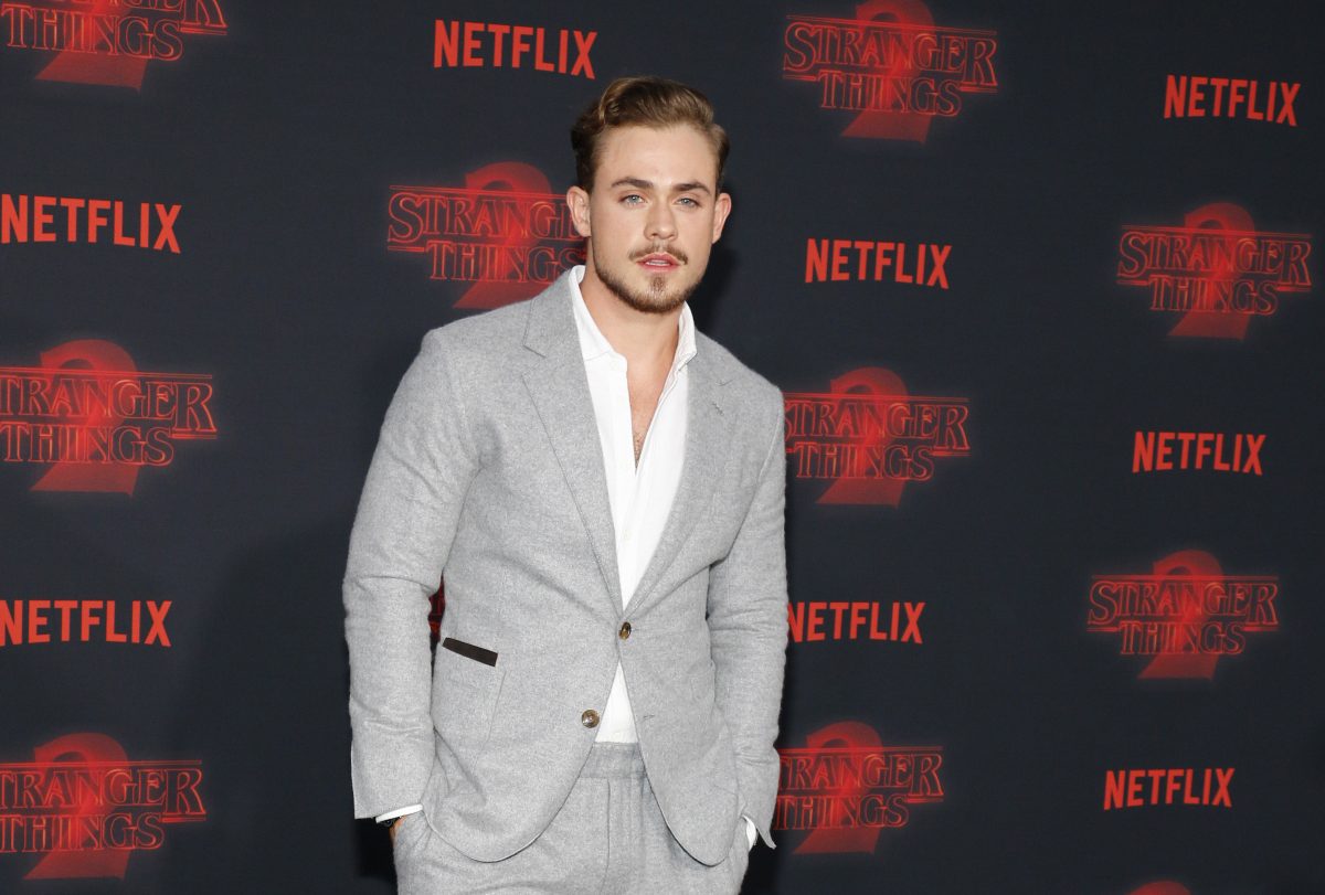 Dacre Montgomery auf dem roten Teppich