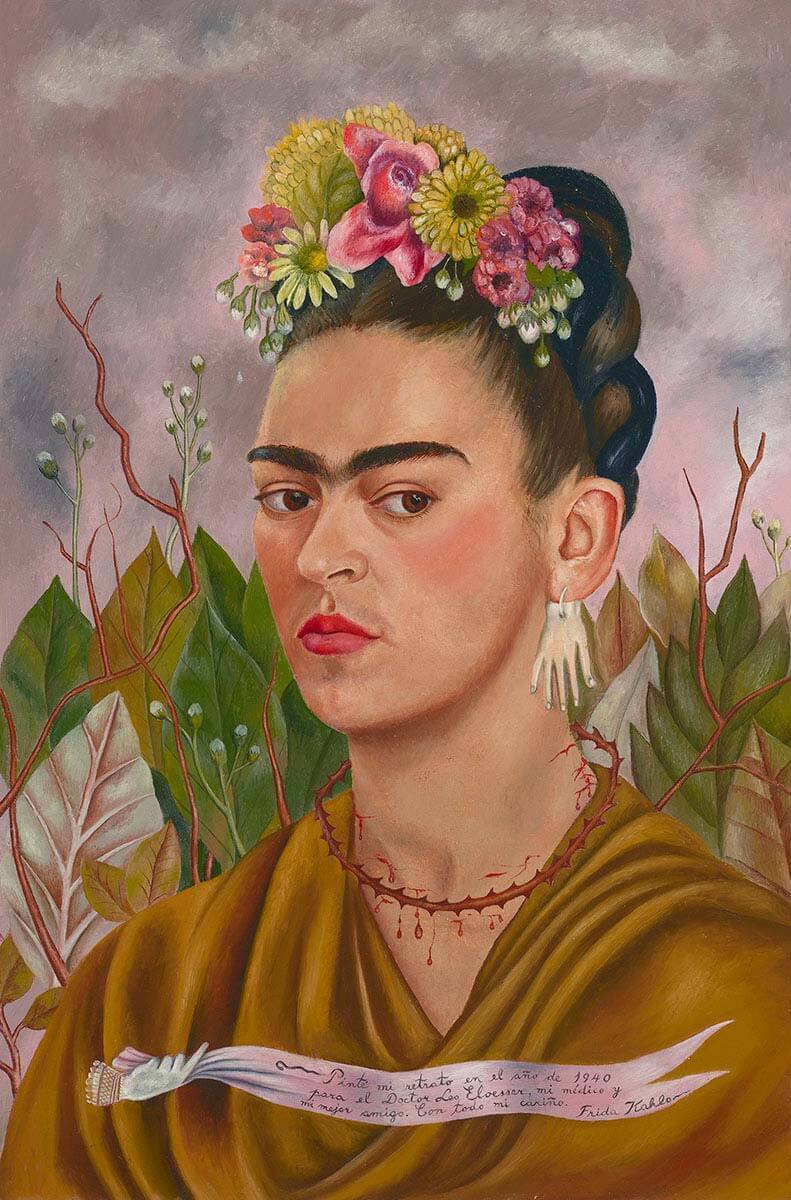 Frida Kahlo, Autorretrato dedicado al Dr. Eloesser (Selbstbildnis, Dr. Eloesser gewidmet), 1940, Lucas Museum of Narrative Art, Los Angeles, © 2021 Banco de México Diego Rivera Frida Kahlo Museums Trust, Mexiko-Stadt / Artists Rights Society (ARS), New York. Foto: Randy Dodson, mit freundlicher Genehmigung der Fine Arts Museums of San Francisco
