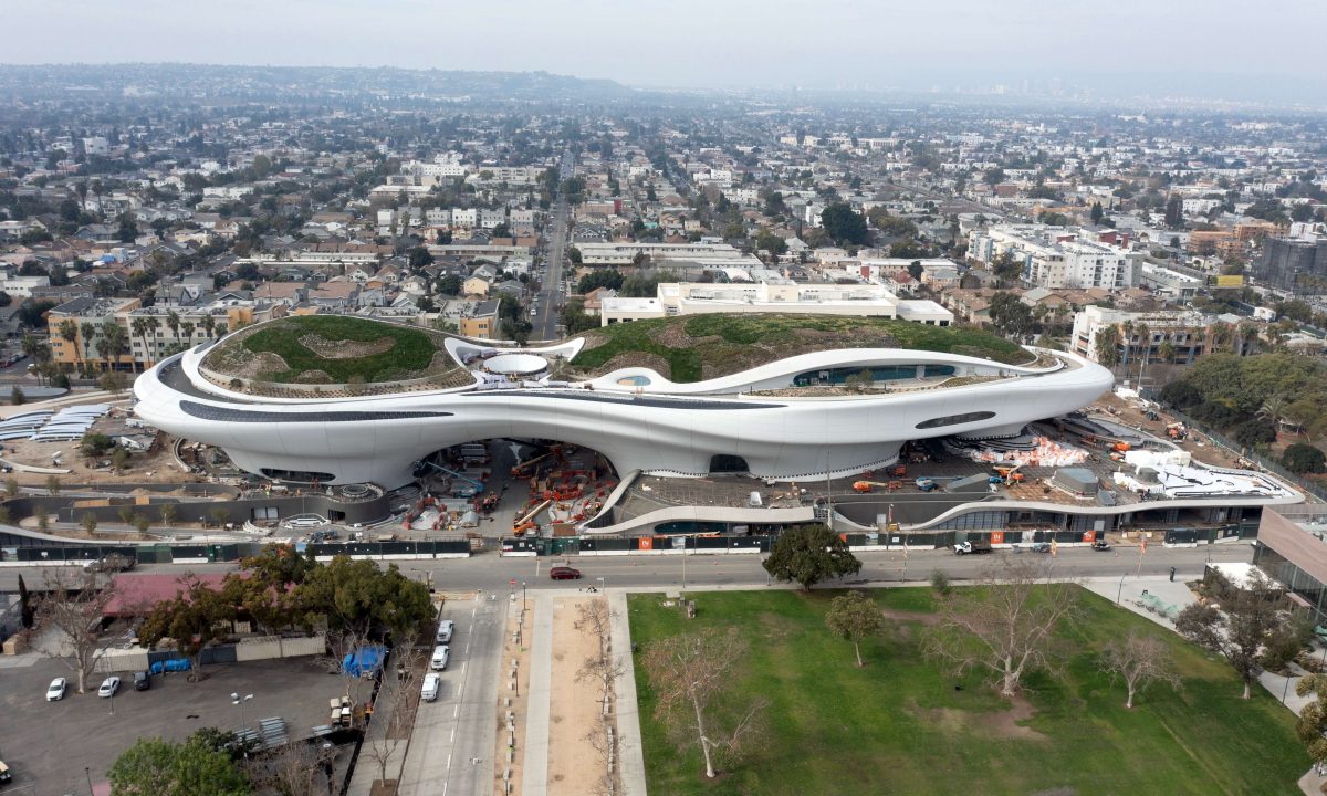 Luftaufnahme der Bauarbeiten am Lucas Museum, Januar 2025, © 2025 JAKS Productions. Foto von Sand Hill Media/Eric Furie. Alle Rechte vorbehalten.