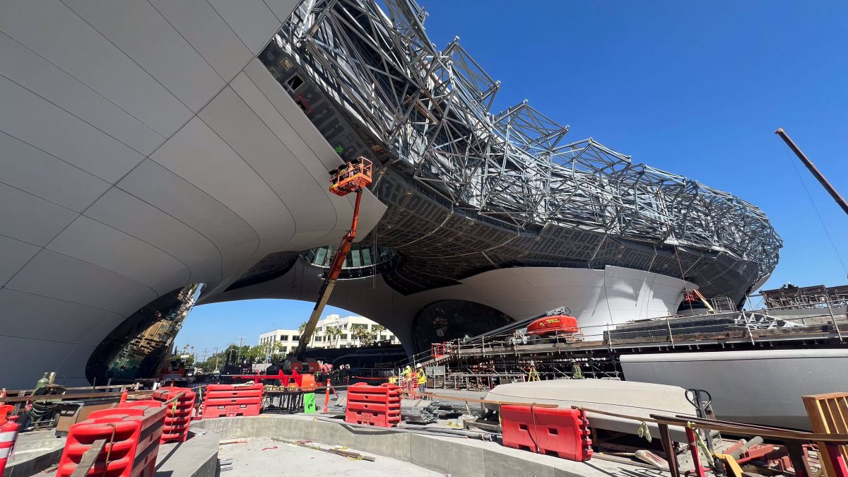 Bau der Plaza des Lucas Museum, August 2024, © 2024 JAKS Productions. Foto mit freundlicher Genehmigung der USC School of Cinematic Arts. Foto: Roberto Gomez. Alle Rechte vorbehalten.